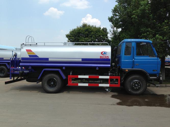 文登洒水车 城市环卫的绿色引擎与消防卫士